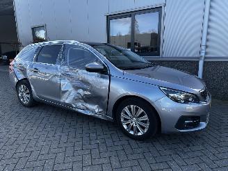 Peugeot 308 1.2 PureTech Blue Lease Premium picture 4