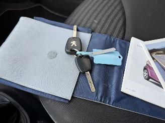 Peugeot 107 1.0 Sportium picture 16