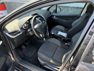 Peugeot 207 1.4 VTi Access picture 29