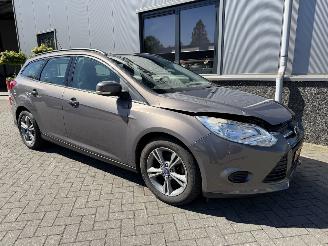 Schadeauto Ford Focus 1.0 EcoBoost Edition 2013/11