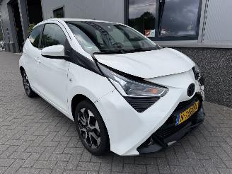Damaged car Toyota Aygo 1.0 VVT-i x-joy 2019/6