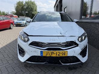 Kia Ceed 1.6 GDI PHEV DynamicLine Plug-in Sportswagon picture 11