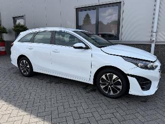 Kia Ceed 1.6 GDI PHEV DynamicLine Plug-in Sportswagon picture 3