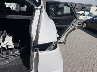 Jaguar E-Pace 1.5 P300e AWD R-Dynamic HSE picture 26