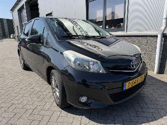 uszkodzony samochody osobowe Toyota Yaris 1.3 VVT-i Aspiration 2014/4