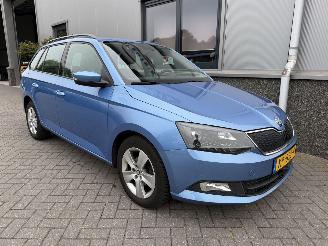 Vaurioauto  passenger cars Skoda Fabia 1.2 TSI Ambition Business Combi 2016/10