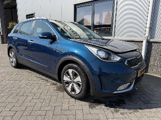 Vaurioauto  passenger cars Kia Niro 1.6 GDI Hybrid First Edition 2016/9