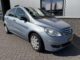 uszkodzony samochody osobowe Mercedes B-klasse 200 Automaat. 2008/1