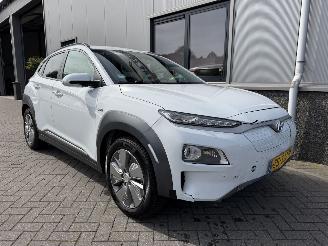 Schadeauto Hyundai Kona EV Premium 64 kWh 2019/8
