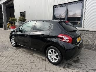 Peugeot 208 1.2 PureTech Style picture 28