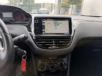 Peugeot 208 1.2 PureTech Style picture 38