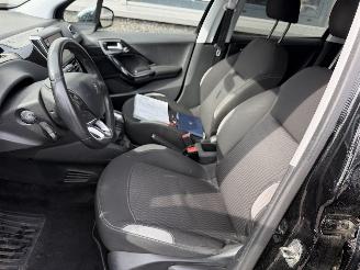 Peugeot 208 1.2 PureTech Style picture 10
