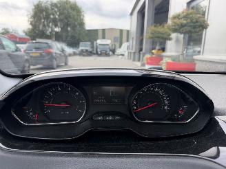 Peugeot 208 1.2 PureTech Style picture 36