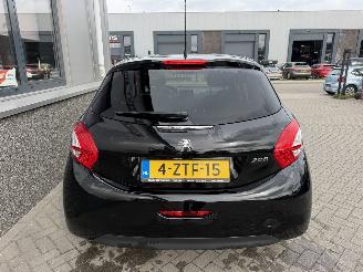 Peugeot 208 1.2 PureTech Style picture 9