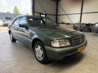 Damaged car Mercedes C-klasse 200 Sport 1995/9
