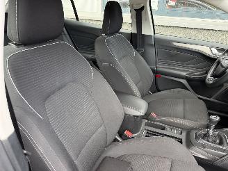 Ford Focus 1.0 EcoBoost Titanium Business picture 13