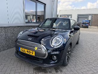 Mini Electric MINI Yours 33 kWh picture 16