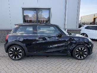 Mini Electric MINI Yours 33 kWh picture 4