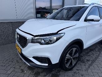 MG ZS EV Luxury 45 kWh picture 42