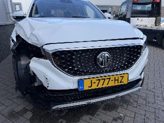 MG ZS EV Luxury 45 kWh picture 41