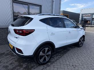 MG ZS EV Luxury 45 kWh picture 5