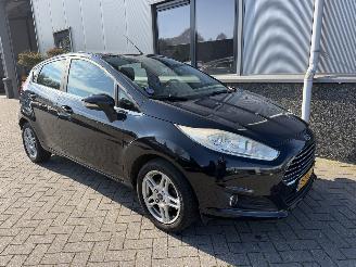uszkodzony samochody osobowe Ford Fiesta 1.0 EcoBoost Titanium 7-XPH-04. 2014/9