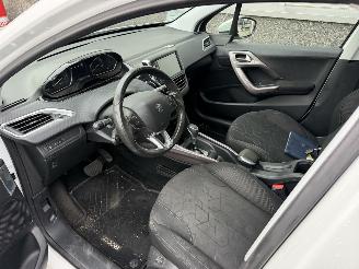 Peugeot 2008 1.2 PureTech Allure Automaat KT-807-F picture 32