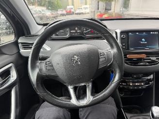 Peugeot 2008 1.2 PureTech Allure G-403-ST picture 38