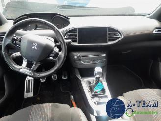 Peugeot 308 308 SW (L4/L9/LC/LJ/LR), Combi 5-drs, 2014 / 2021 1.2 12V e-THP PureTech 130 picture 13