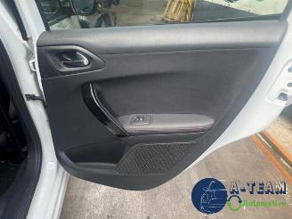 Peugeot 208 208 I (CA/CC/CK/CL), Hatchback, 2012 / 2019 1.2 12V e-THP PureTech 110 picture 26