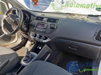 Kia Rio Rio III (UB), Hatchback, 2011 / 2017 1.2 CVVT 16V picture 16