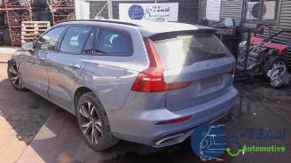Damaged car Volvo V-60 V60 II (ZW), Combi, 2018 2.0 B4 16V Mild Hybrid Geartronic 2022/8