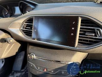 Peugeot 308 308 SW (L4/L9/LC/LJ/LR), Combi 5-drs, 2014 / 2021 1.2 12V e-THP PureTech 130 picture 27