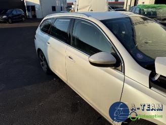 Peugeot 308 308 SW (L4/L9/LC/LJ/LR), Combi 5-drs, 2014 / 2021 1.2 12V e-THP PureTech 130 picture 9