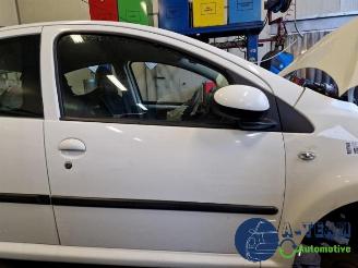 Peugeot 107 107, Hatchback, 2005 / 2014 1.0 12V picture 10