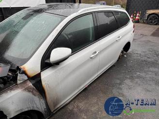 Peugeot 308 308 SW (L4/L9/LC/LJ/LR), Combi 5-drs, 2014 / 2021 1.2 12V e-THP PureTech 110 picture 6