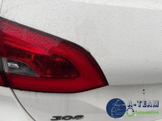 Peugeot 308 308 SW (L4/L9/LC/LJ/LR), Combi 5-drs, 2014 / 2021 1.2 12V e-THP PureTech 110 picture 29