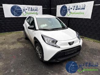 uszkodzony samochody osobowe Toyota Aygo Aygo X, Hatchback, 2022 1.0 12V VVT-i 2024/4