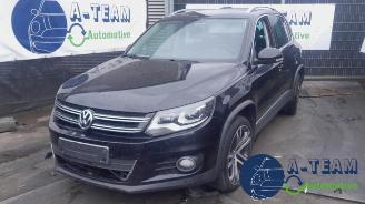 Coche siniestrado Volkswagen Tiguan Tiguan (5N1/2), SUV, 2007 / 2018 2.0 TSI 16V 4Motion 2011/9