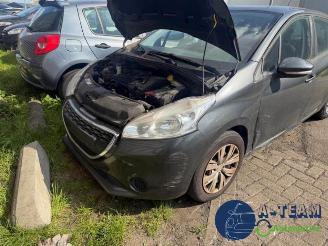 Salvage car Peugeot 208 208 I (CA/CC/CK/CL), Hatchback, 2012 / 2019 1.2 Vti 12V PureTech 82 2013/1