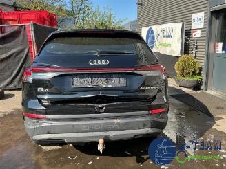 Coche siniestrado Audi Q4 Q4 (F4B), SUV, 2021 40 e-tron 77 kWh 2023/10