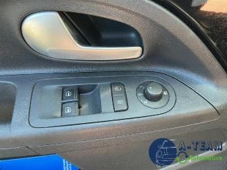 Volkswagen Up! Up! (121), Hatchback, 2011 1.0 12V 60 picture 28