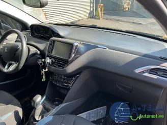 Peugeot 208 208 I (CA/CC/CK/CL), Hatchback, 2012 / 2019 1.4 16V picture 13