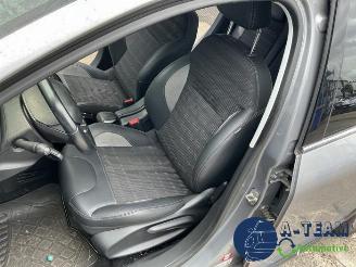 Peugeot 2008 2008 (CU), MPV, 2013 / 2019 1.2 12V e-THP PureTech 110 picture 11