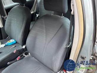 Toyota Yaris Yaris II (P9), Hatchback, 2005 / 2014 1.3 16V VVT-i picture 18