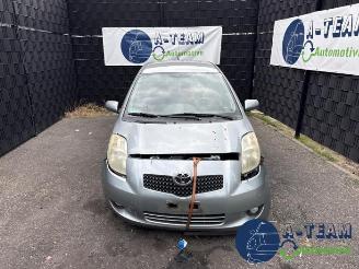 Toyota Yaris Yaris II (P9), Hatchback, 2005 / 2014 1.3 16V VVT-i picture 2