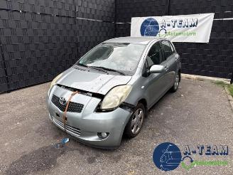 Toyota Yaris Yaris II (P9), Hatchback, 2005 / 2014 1.3 16V VVT-i picture 3