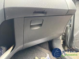 Toyota Yaris Yaris II (P9), Hatchback, 2005 / 2014 1.3 16V VVT-i picture 31