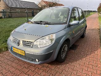 Vaurioauto  passenger cars Renault Scenic 1.6 automaat 2005/7