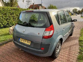 Renault Scenic 1.6 automaat picture 4